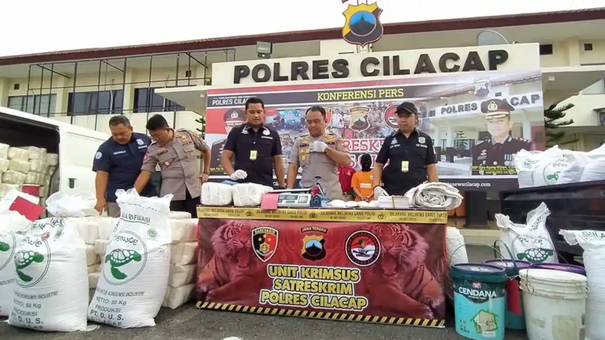 Saat Gula Langka, Pria di Cilacap Diringkus Polisi Karena Oplos Gula Industri dan Konsumsi