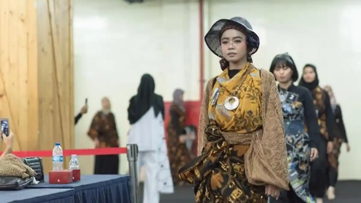Elemwe Gelar Batik Draping Competition