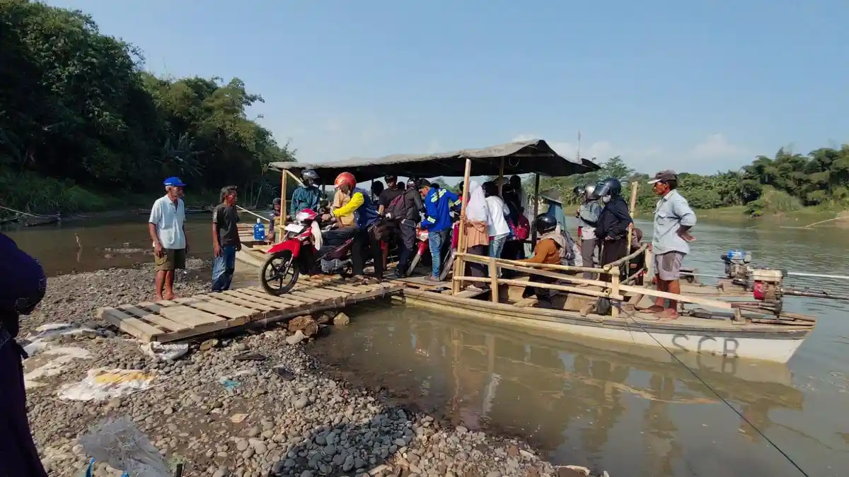 Jembatan Serayu Banyumas Dibuka Lebih Cepat, Pengelola Penyeberangan Perahu Terancam Rugi - Tribunjateng.com