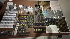 NARKOTIKA-Barang-bukti-pabrik-vape-narkotika-di-kos-Taman-Sari-Jakarta-Barat.jpg