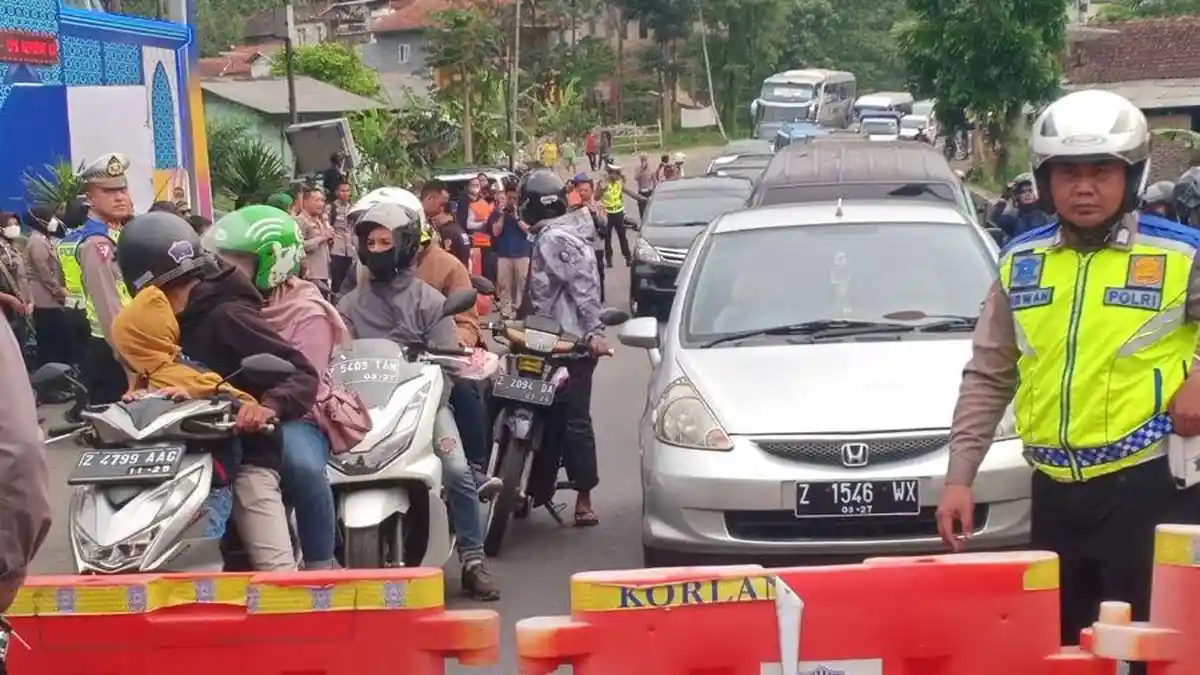 Masuk Puncak Arus Balik Kedua, Polresta Bandung Pastikan Tak Ada Kendaraan yang Menyalip Agar Lancar