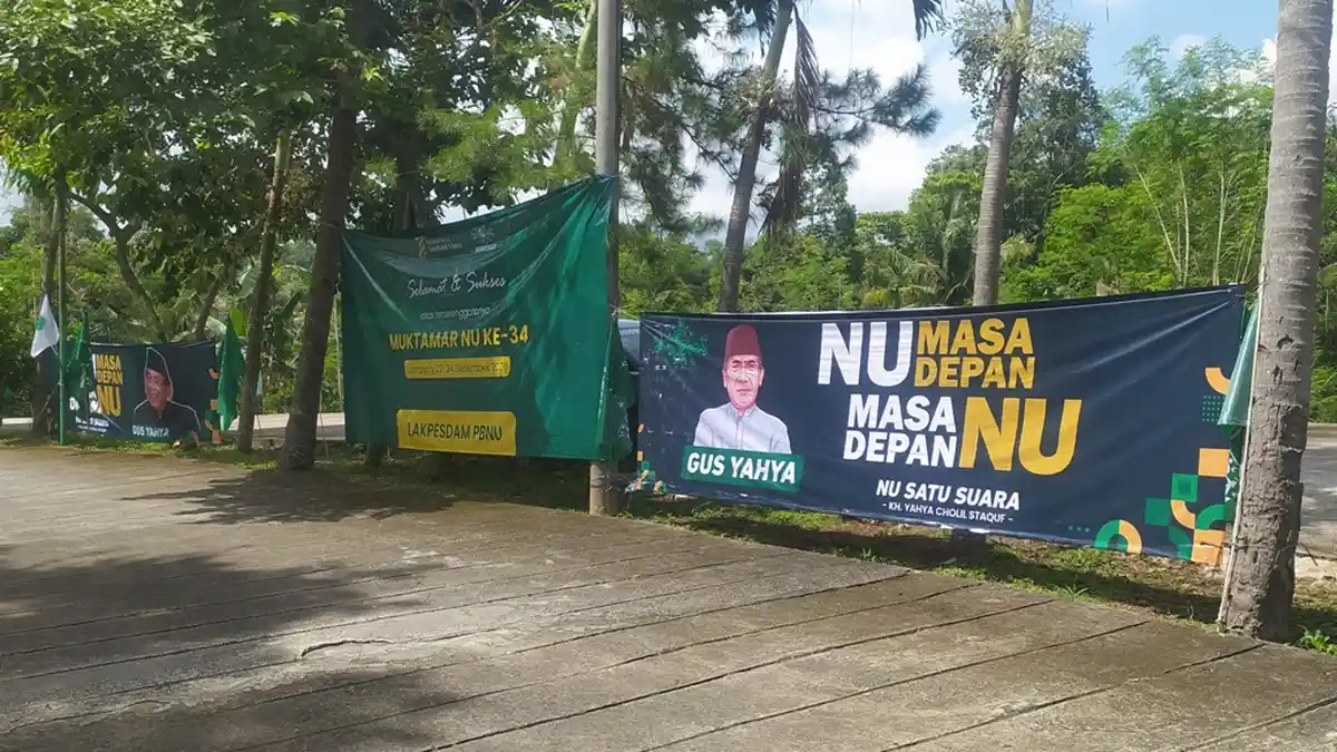 Muktamar NU 2021, Banner Gus Yahya Banyak Terpasang di Jalan Menuju Kampus Universitas Malahayati