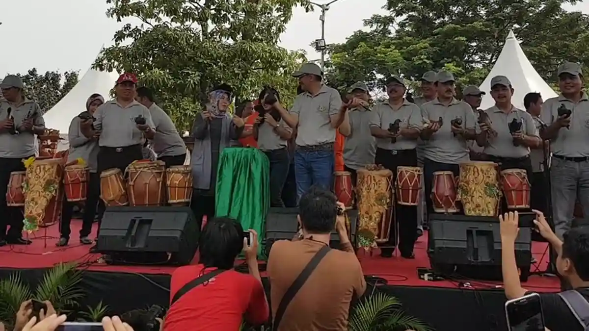 Ultah DKI, Djarot Ajak Pejabat Pemprov DKI Lepas Ratusan Burung Dara