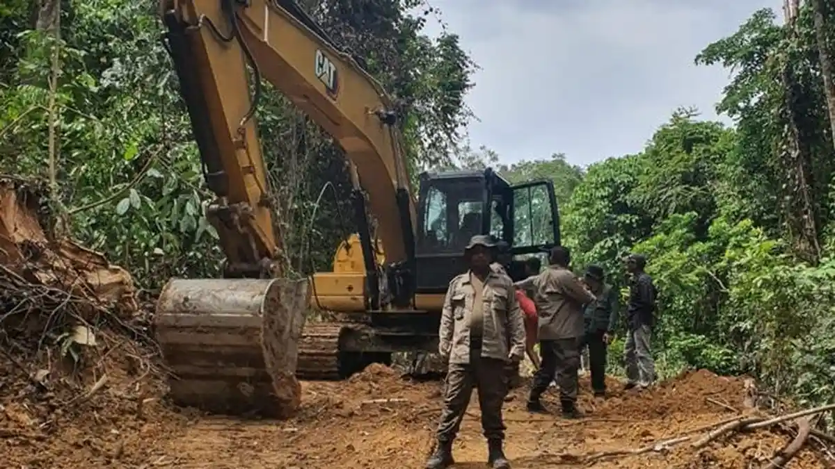 Gakkum DLHK Amankan Excavator dan Terduga Pelaku Perambah Hutan di Peudada Bireuen