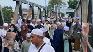 Para-jemaah-yang-menghadiri-Haul-Datu-Kelampayan2.jpg