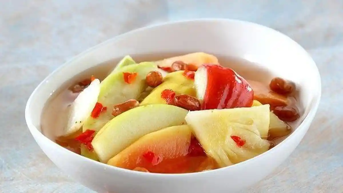 Bikin Sendiri Cemilan Asinan Bogor? Ini 2 Tips Buah Tetap Renyah Kayak yang Dijual Abang-abang