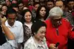 Jokowi Dampingi Megawati Nyoblos di TPS Kebagusan