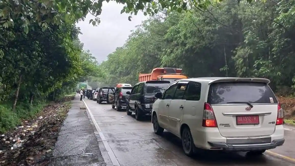 Cerita Pengendara Terjebak Macet di Sitinjau Lauik, Tempuh 4,5 Jam Menuju Solok dari Padang