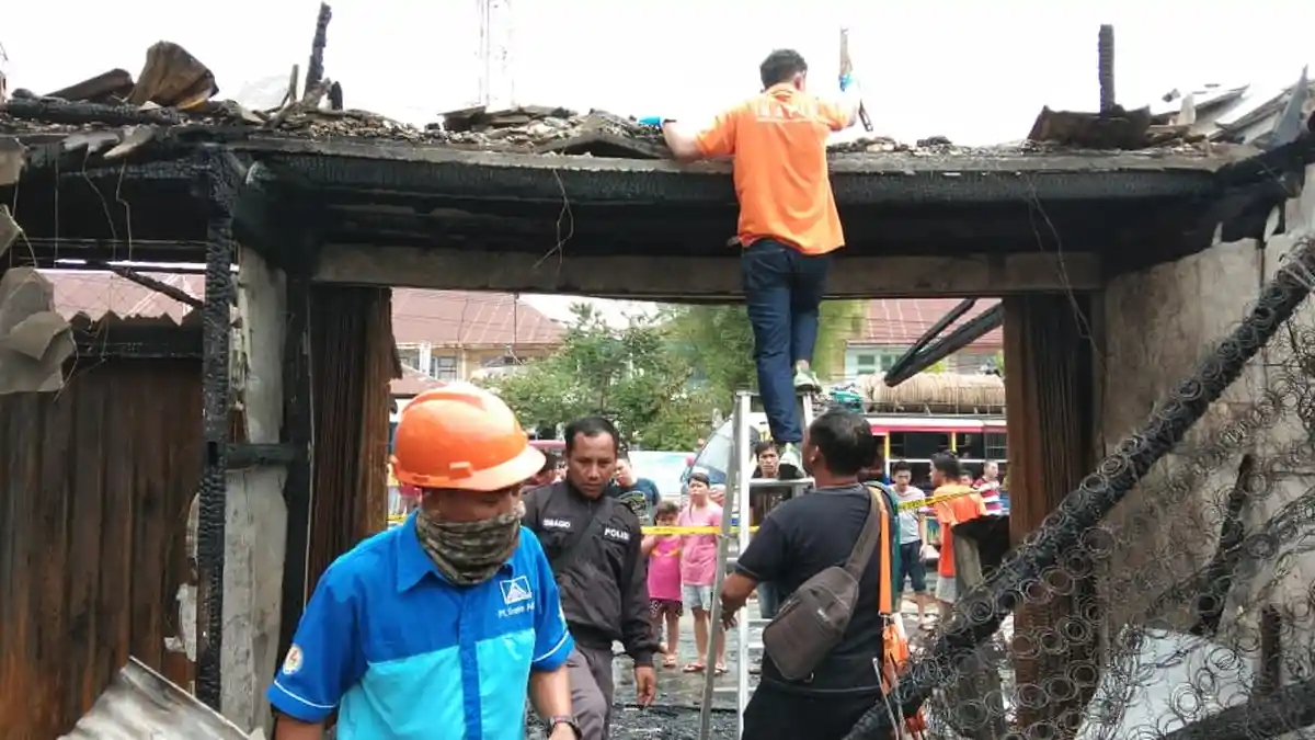Polres Sambas Libatkan Puslabfor Mabes Polri Untuk Olah TKP Kebakaran di Pasar Selakau