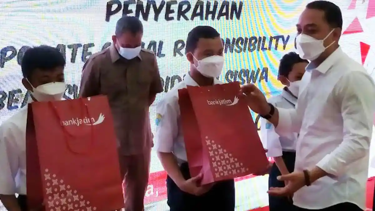 Beasiswa Program CSR untuk Siswa MBR di Surabaya Capai Rp12,5 Milliar ...