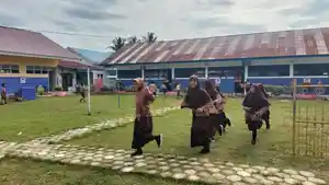 Siswa-SDN-002-Polewali-kembali-sekolah-setelah-keracunan-jajanan.jpg