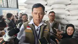 Bos-Bulog-ke-Karawang-OK.jpg