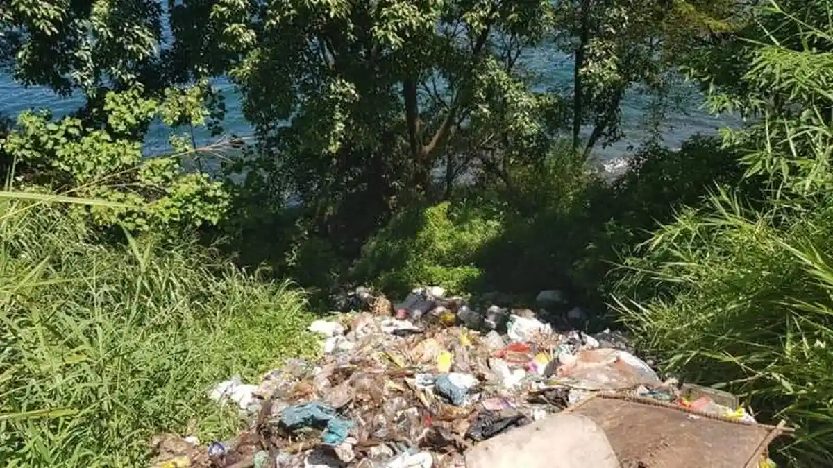 Warga Diimbau Rekam Orang yang Buang Sampah ke Danau Toba