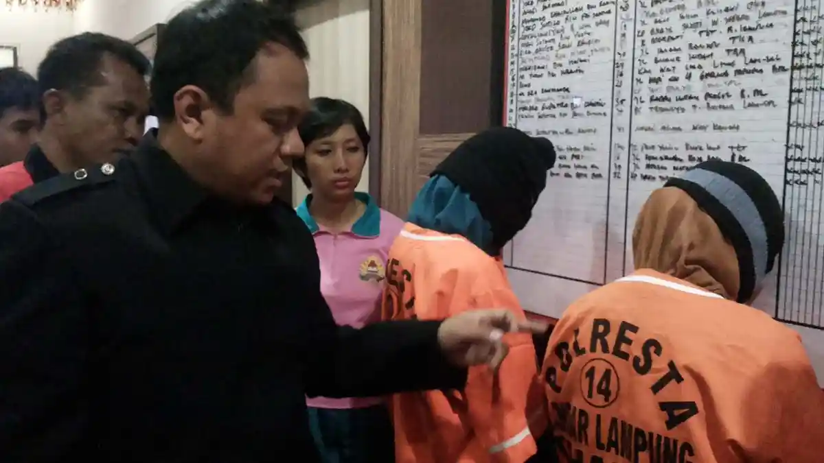 BREAKING NEWS: Aksi Dongkel Kotak Amal Terungkap Lewat CCTV