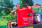 polisi-topeng-superhero-semprot-disinfektan-pemalang.jpg