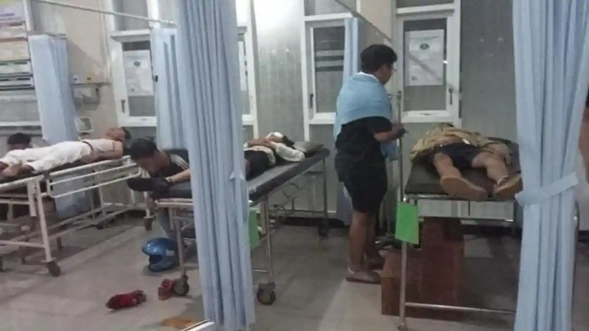 Ultras Marah GU Kalah, Lemparan Batu DIbalas Gas Air Mata, Kabag Ops Polres Gresik Terluka - Gresik-united-kalah.jpg