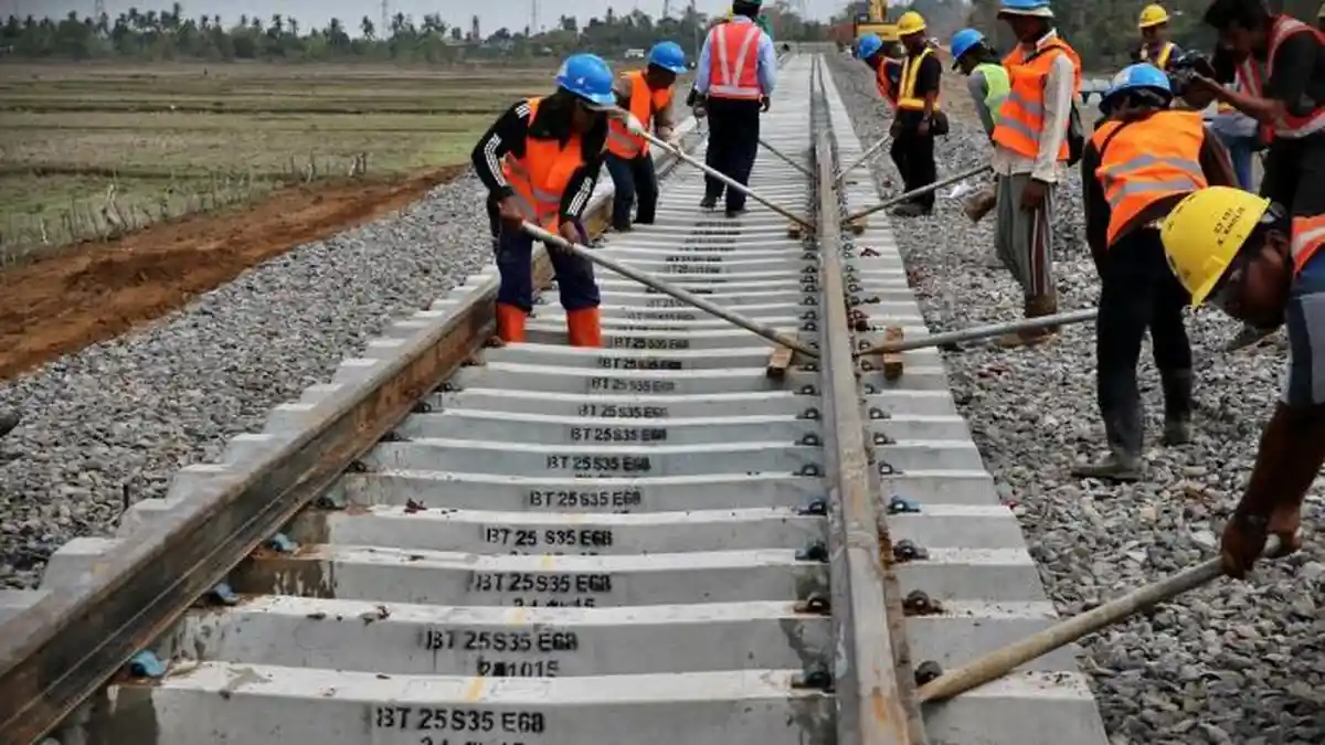 Molor dari Jadwal, Jalur KA Trans Sulawesi Diproyeksikan Selesai di 2021