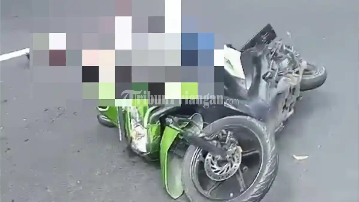 Breaking News - Pemotor Alami Kecelakaan Maut usai Tabrak Dump Truk di Pangandaran