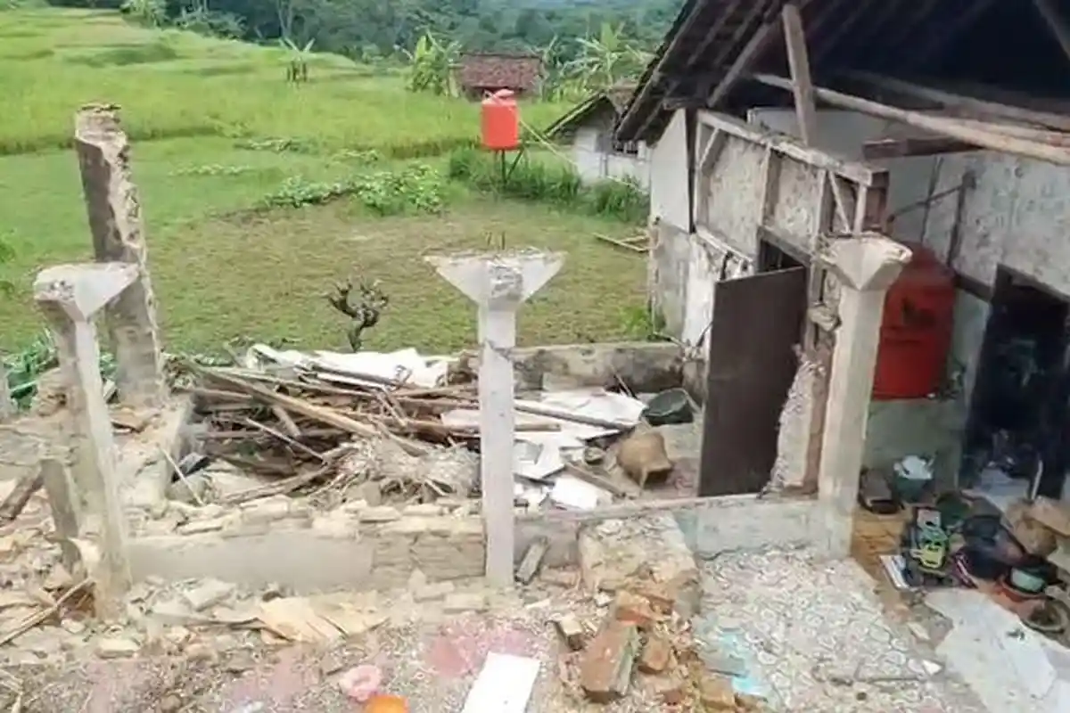 Ratusan Orang di Ciamis Mengungsi Akibat Bencana Pergerakan Tanah, Kapolres Tinjau Langsung