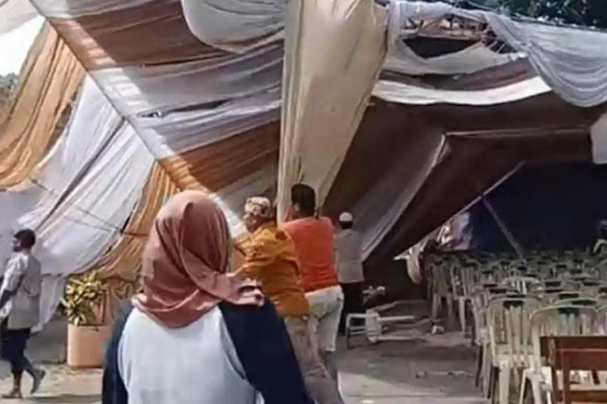 Diterjang Puting Beliung, Tenda Wisuda Siswa SD di Jember Ambruk, Suasana Bahagia Berubah Histeris