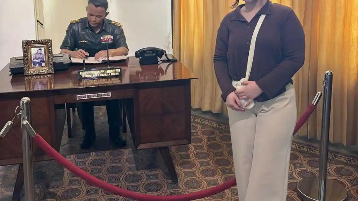 Mahasiswa Asal Manado Elsa Palar Rayakan Ulang Tahun di Museum AH Nasution Jakarta