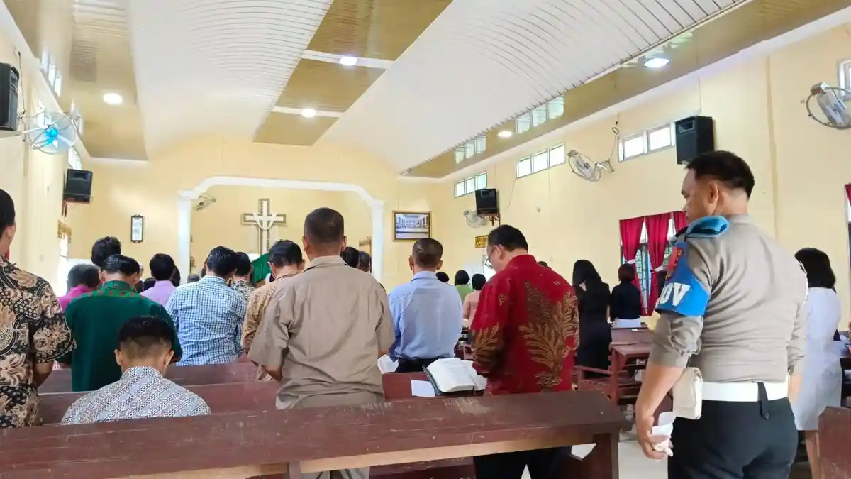 Polres Labusel dan Polsek Jajaran Laksanakan Pengamanan Ibadah Minggu Umat Kristiani
