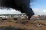 Kilang Minyak Pertamina di Balikpapan Terbakar