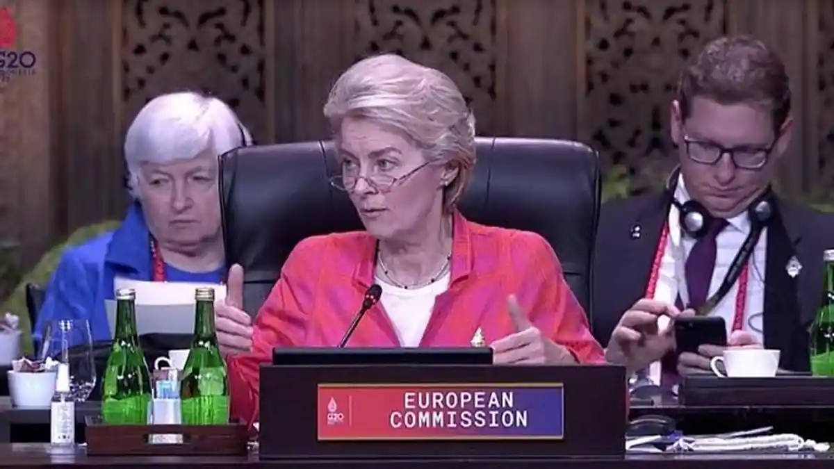 Dmitri Medvedev Ejek Presiden Komisi Eropa Ursula von der Leyen
