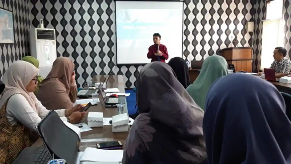 Kelas Editor di Workshop Menulis Artikel di Media Massa Bersama Eduliterasi di Sidoarjo