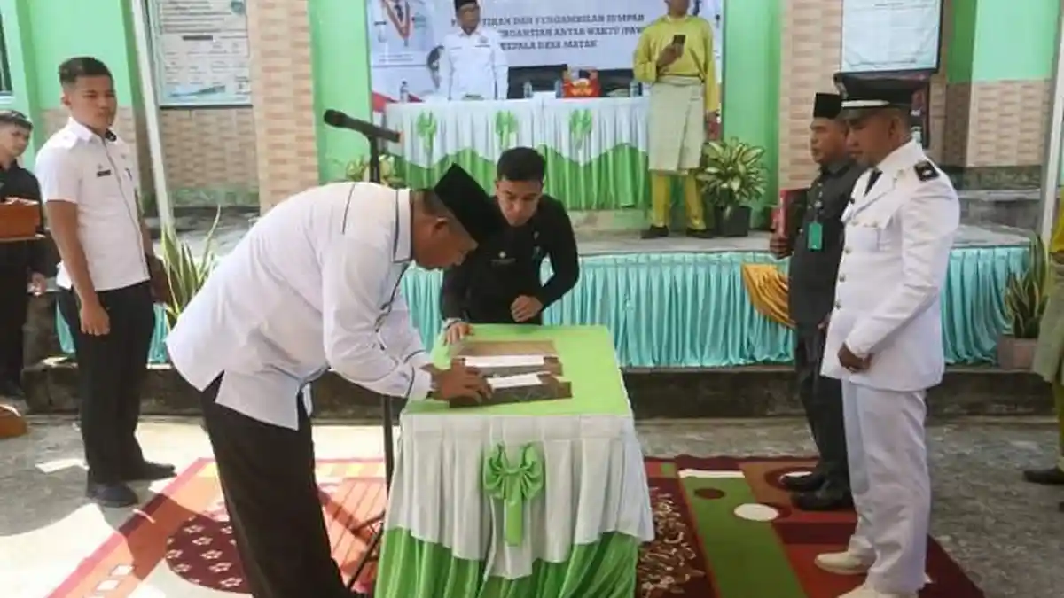 Bupati Anambas Lantik Kades Matak PAW, Ingatkan Hati-Hati Kelola Dana Desa