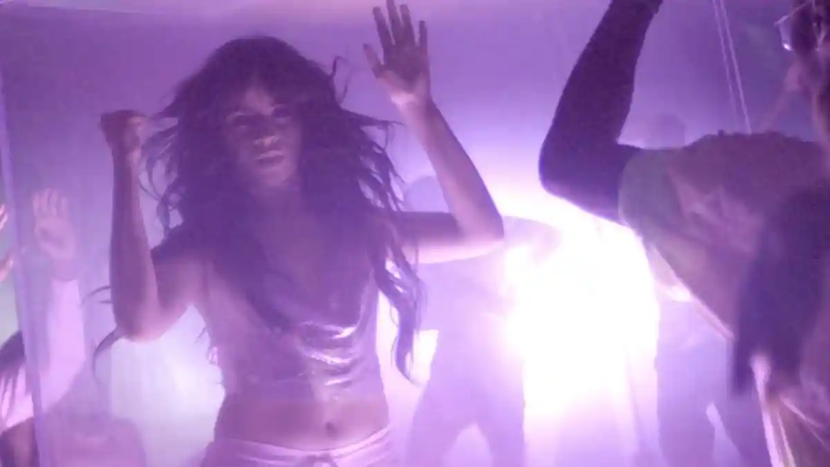 Anti-mainstream! Beginilah Cara Camila Cabello Merilis Dua Single Terbarunya yang Penuh Kejutan