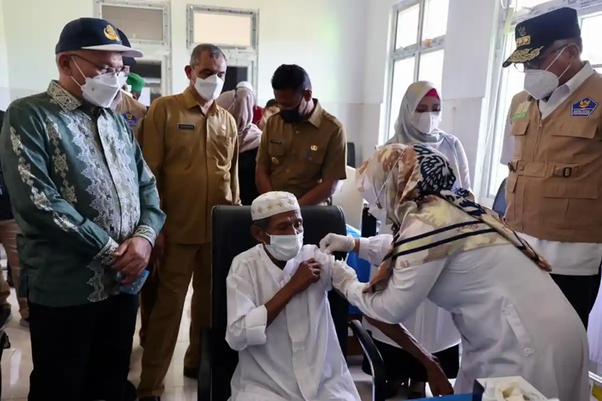 Gubernur Semangati Tim Vaksinator Covid-19 Pukesmas di Kota Sabang