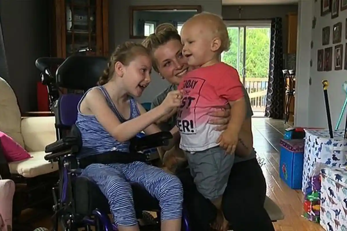 Tak Bisa Jalan & Bicara, Gadis 9 Tahun Selamatkan Adik yang Hampir Tenggelam, Kini Dijuluki Pahlawan