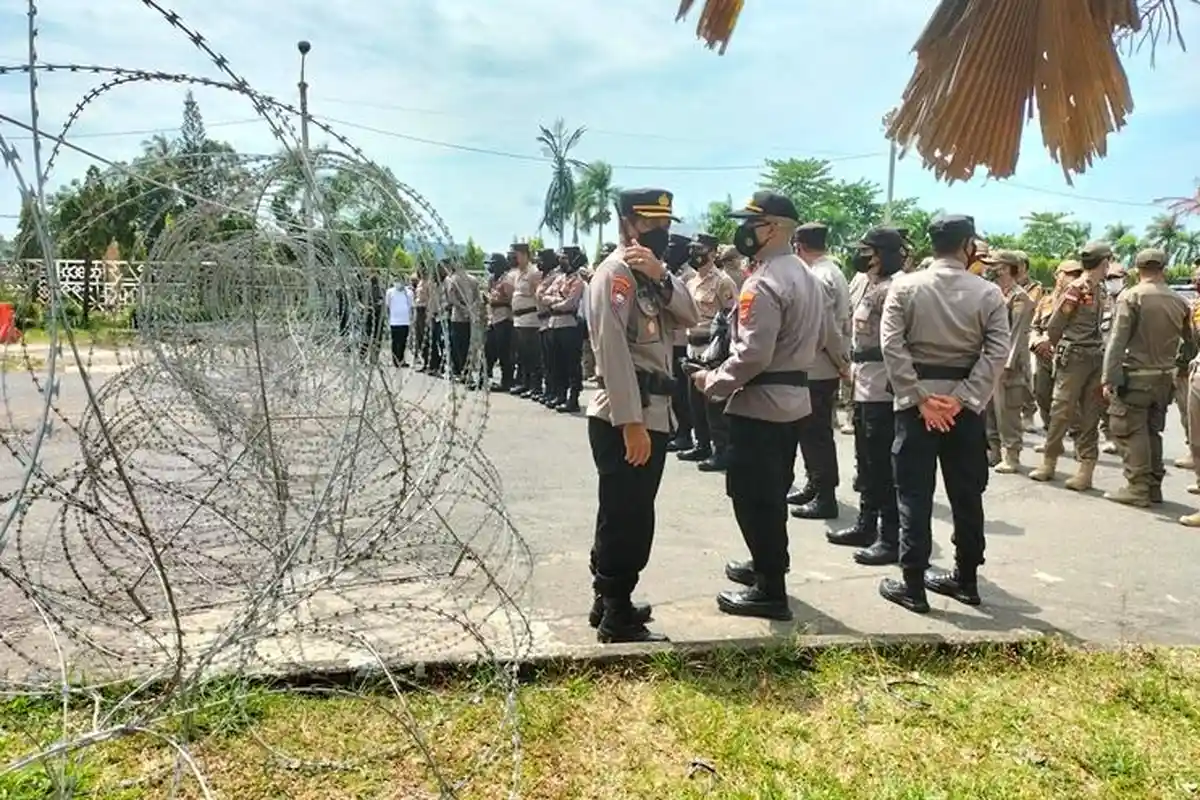 Breaking News Ribuan Personel Disiagakan di Kantor Pemprov Lampung, Amankan Aksi Unras Mahasiswa