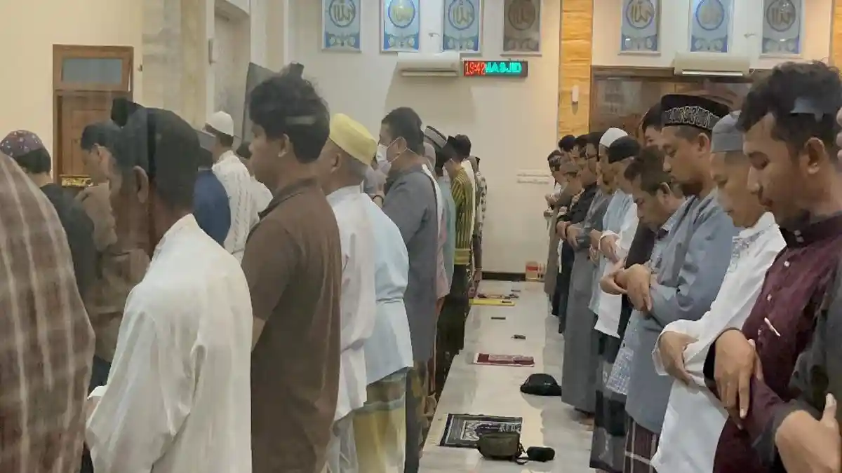 Jatim Terpopuler: Warga Muhammadiyah Gelar Tarawih Perdana hingga Kampung Pentol Penggerak Ekonomi