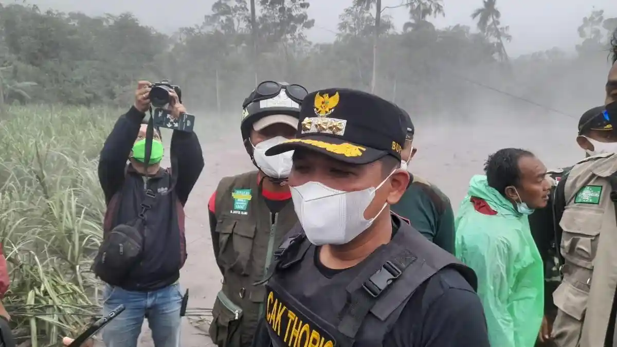 Bupati Lumajang Minta Warga Tak Panik Sikapi Erupsi Semeru