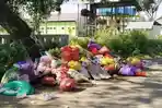 Tumpukan-sampah-berserakan-di-jalur-KTM-Pol.jpg