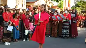 Suasana-saat-penjemputan-Salib-IYD-di-wilayah-Paroki-Misir-Maumere.jpg