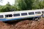 KA Malabar Bandung-Malang Terguling Akibat Tanah Longsor