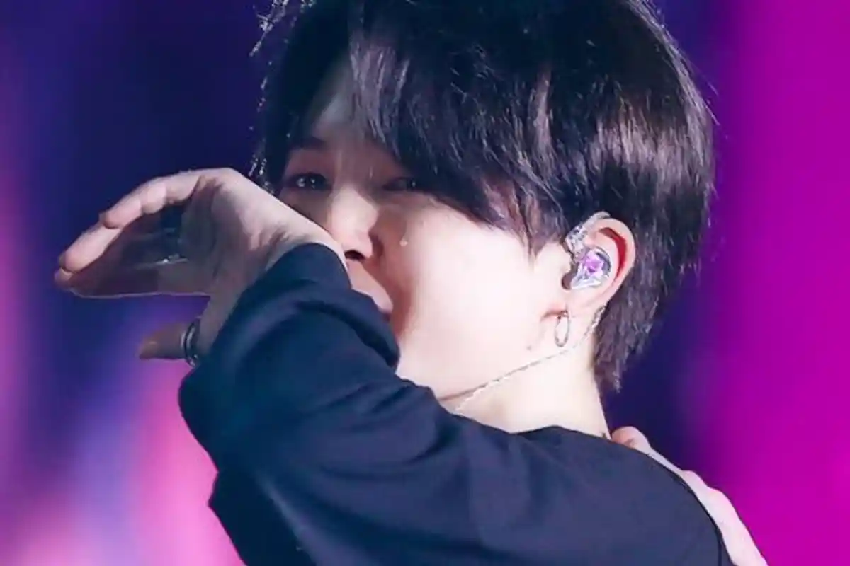 Jimin BTS Menangis saat Bawakan The Truth Untold di Konser Brasil, ARMY Khawatir