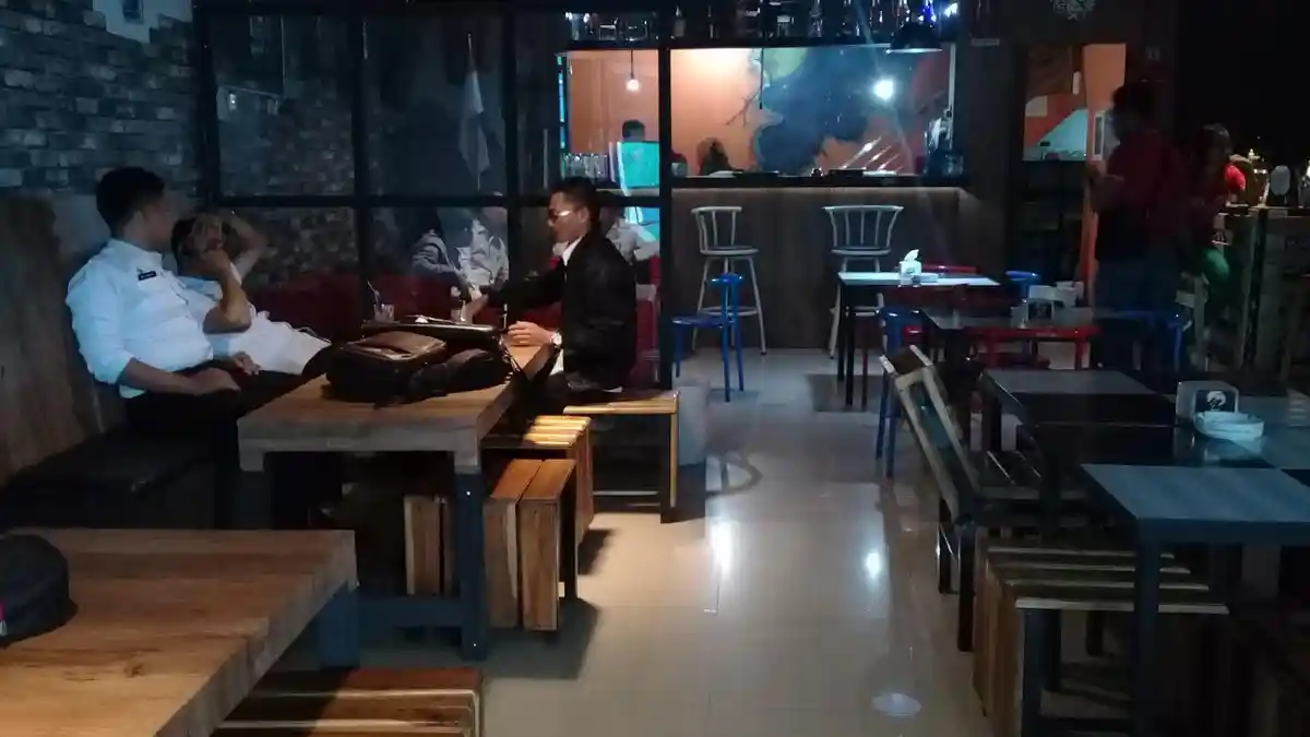 Ngopi Sambil Karaoke di Mamuju? Disini Tempatnya