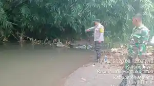 Polsek-Poncokusumo-mendatangi-lokasi-untuk-olah-TKP-di-aliran-Sungai-Desa-Karanganyar.jpg