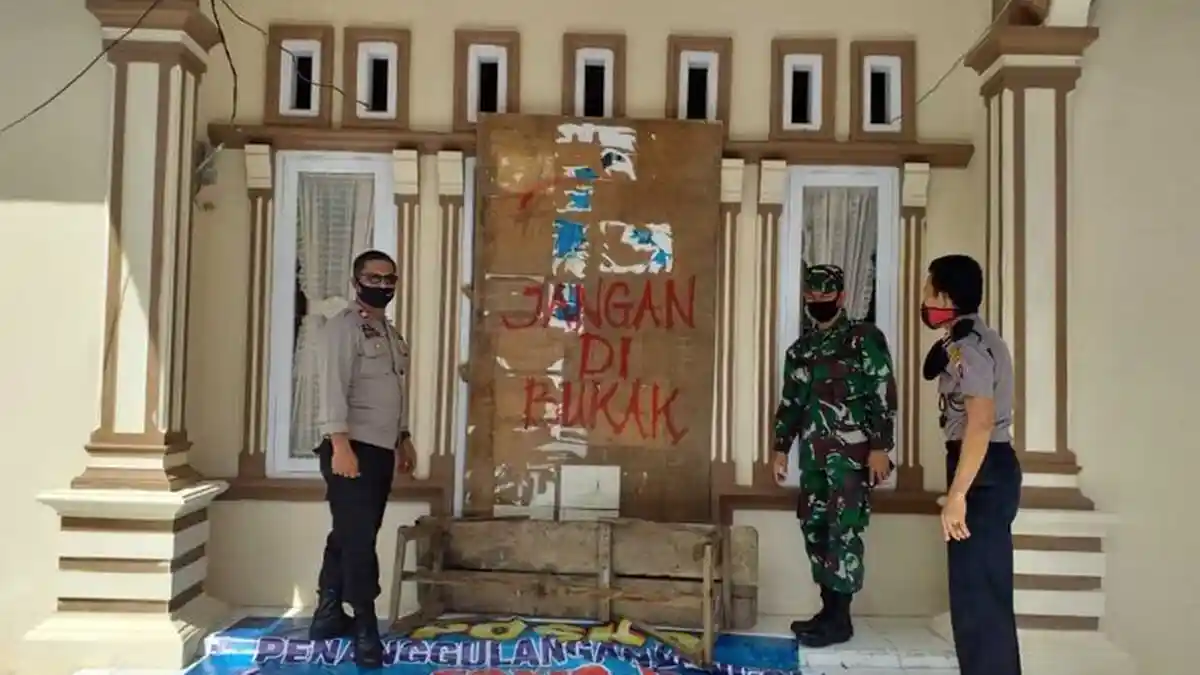 Banyak PNS yang Terima Bansos Terdampak Covid-19, Warga Segel Kantor Desa Kambang Utara