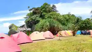 TENDA-PANTAI-madasari.jpg