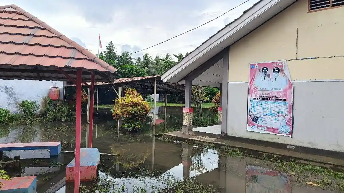 Potret SMKN 1 Pusomaen Mitra Sulawesi Utara yang Tergenang Banjir
