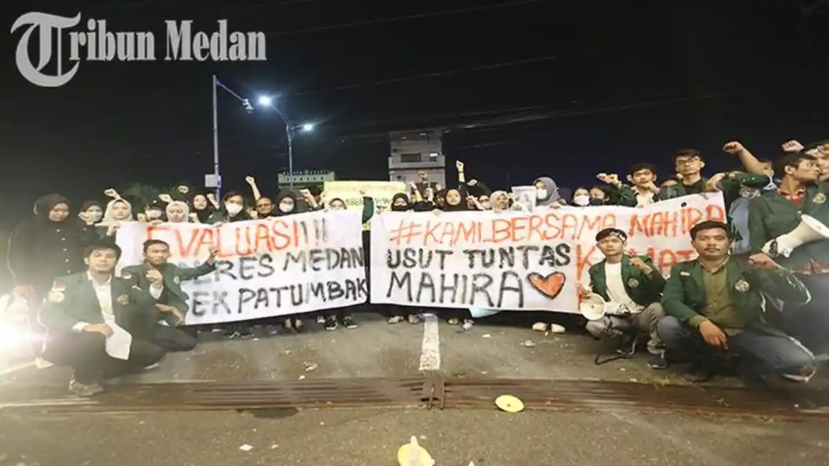 Berita Foto: Pertanyakan Kasus Kematian Mahira, Puluhan Mahasiswa USU Bakar Lilin di Polda Sumut - 09062023_AKSI-SOLIDARITAS_ABDAN-SYAKURO-14.jpg