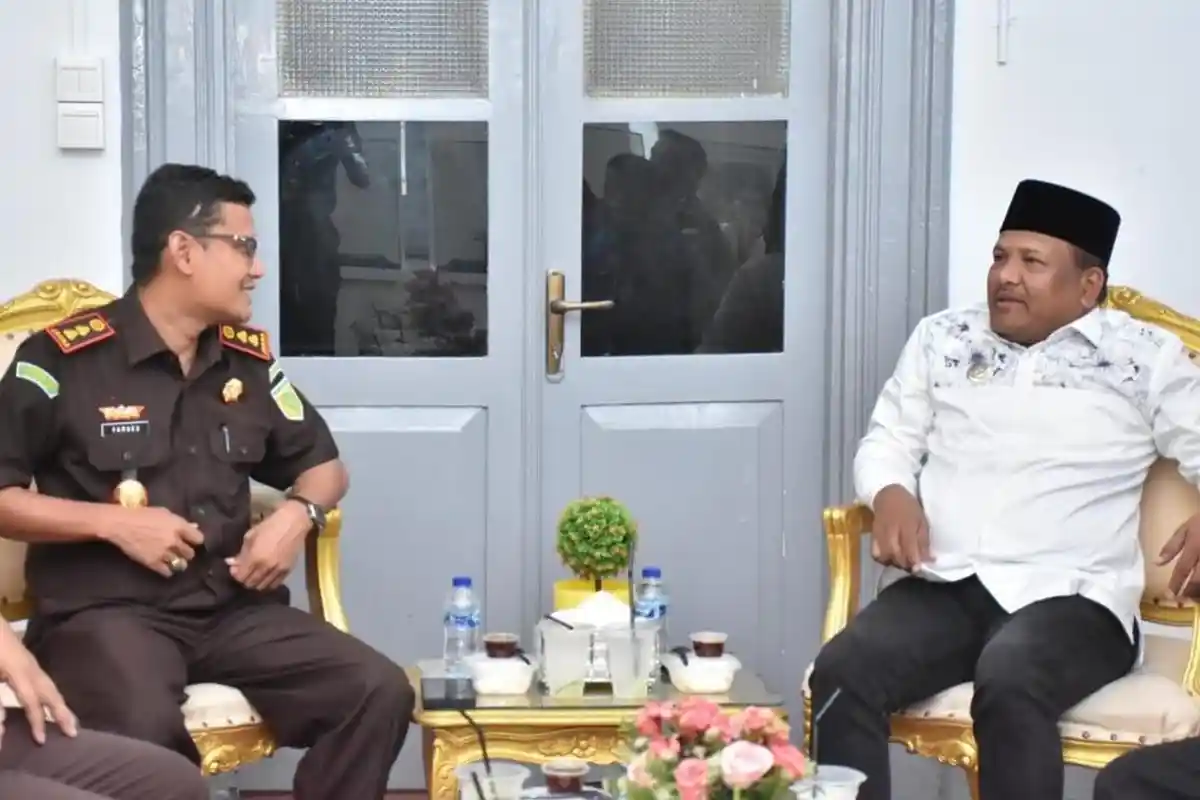 Kajari Bireuen Temui Bupati Mukhlis, Bahas Sinergi Penegakan Hukum dan Tata Kelola Pemerintahan