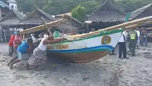 DORONG-PERAHU-KE-LAUT.jpg