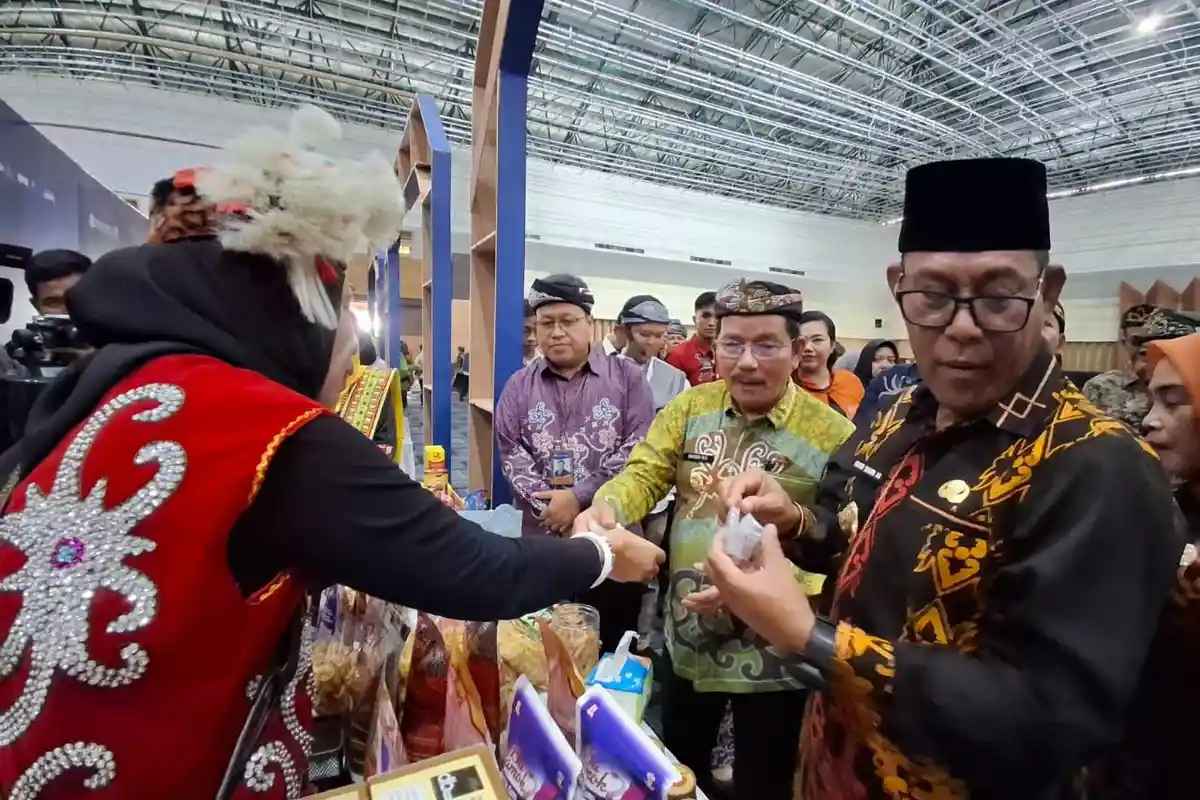Pemukulan Gong Tanda Dimulainya Karya Kreatif Benuanta 2025, Tampilkan Produk Unggulan Kaltara