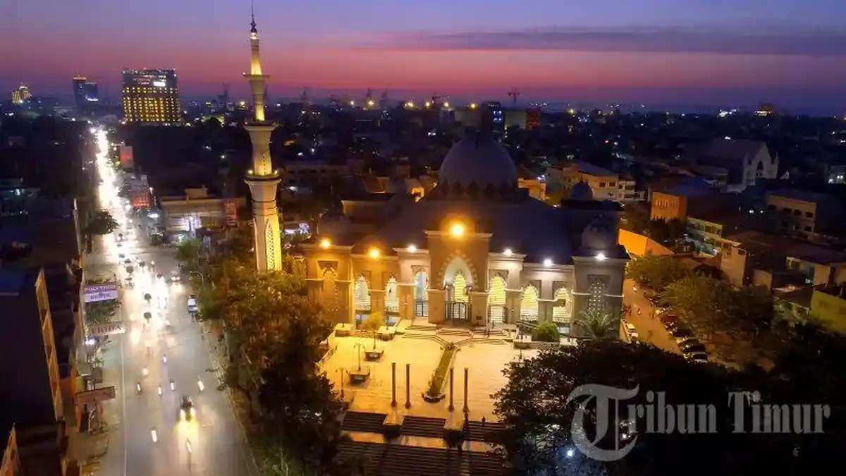 FOTO DRONE: Wow! Cantiknya Masjid Raya Makassar di Malam Hari - cantiknya-masjid-raya-makassar-1_20160824_005713.jpg